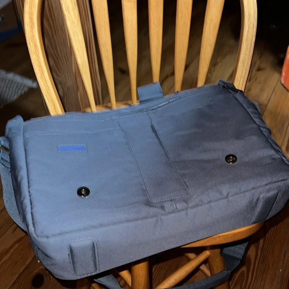 Kensington Stylish Black Messenger Bag Laptop